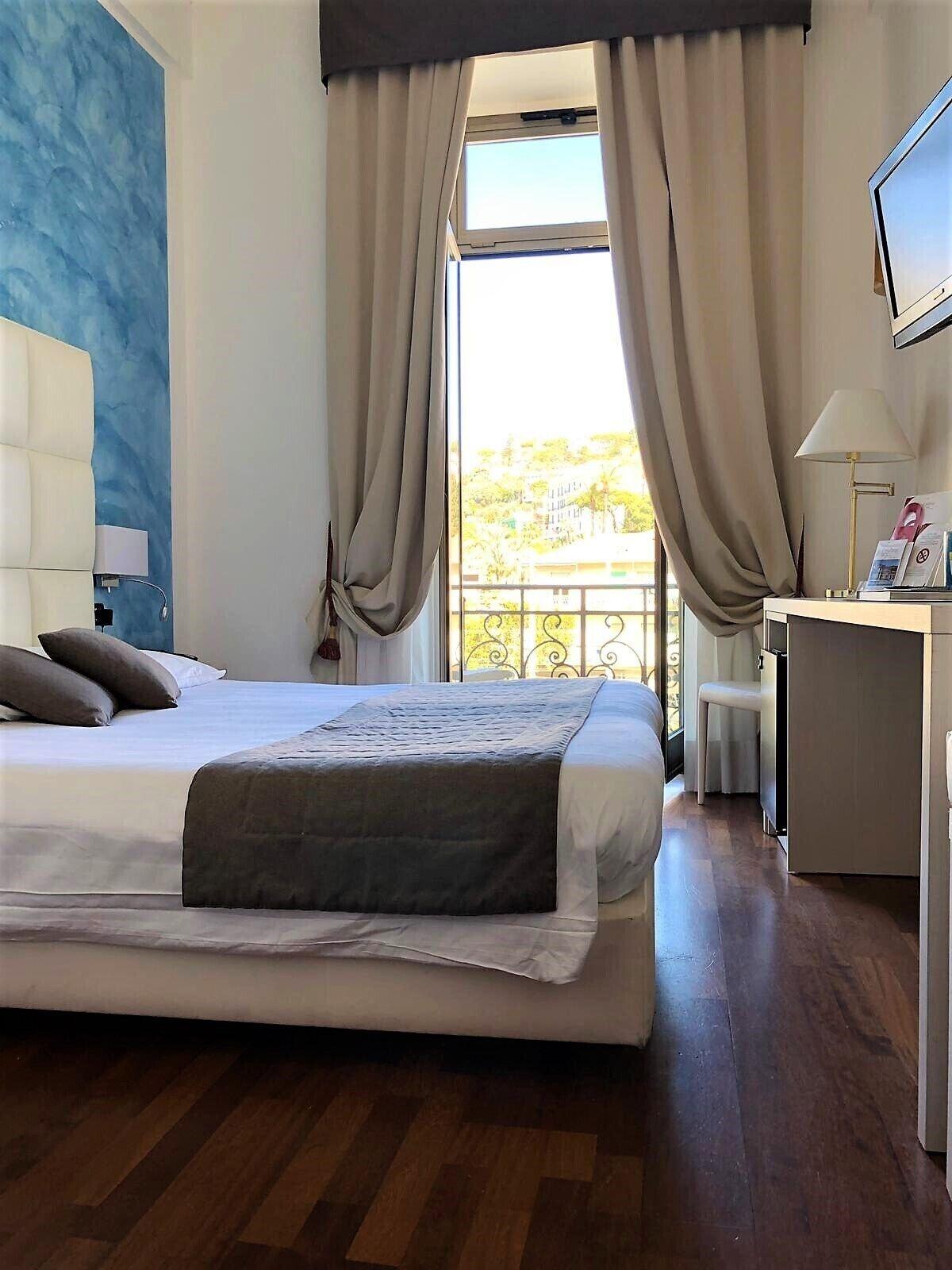 Hotel Parigi & 4*